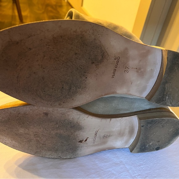 Tan suede slouchy boots. United Colors of Benetton. Slightly worn. Size 7. - Picture 6 of 7